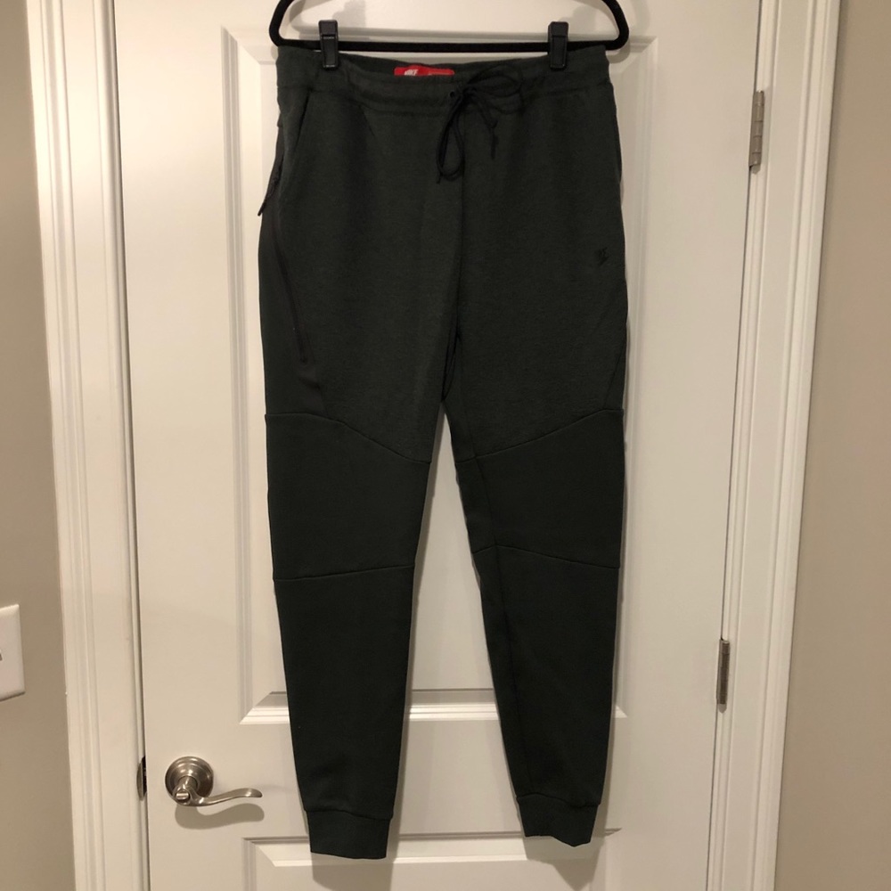 Nike Men’s Slim Fit Jogger Sweatpants